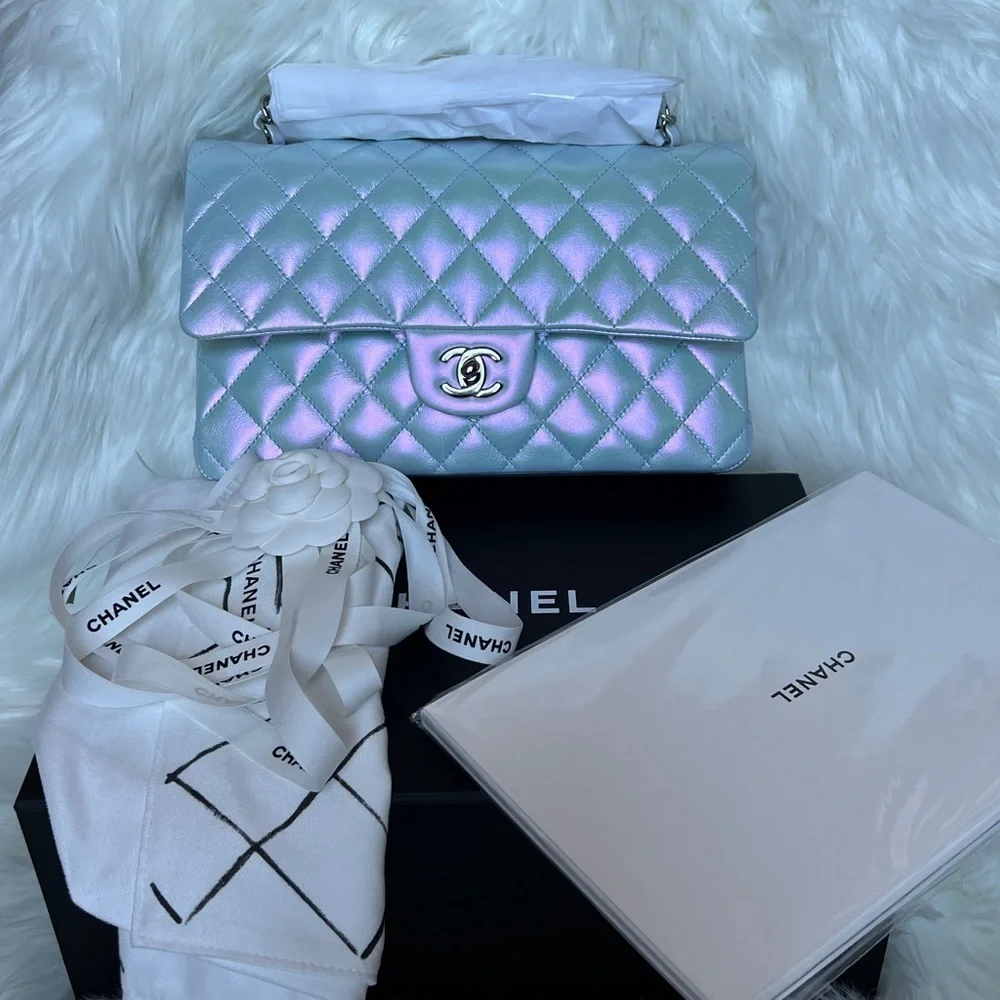 21K Chanel Classic Double Flap Quilted Diamond Medium Bag Iridescent Light Blue - Picture 3 of 7